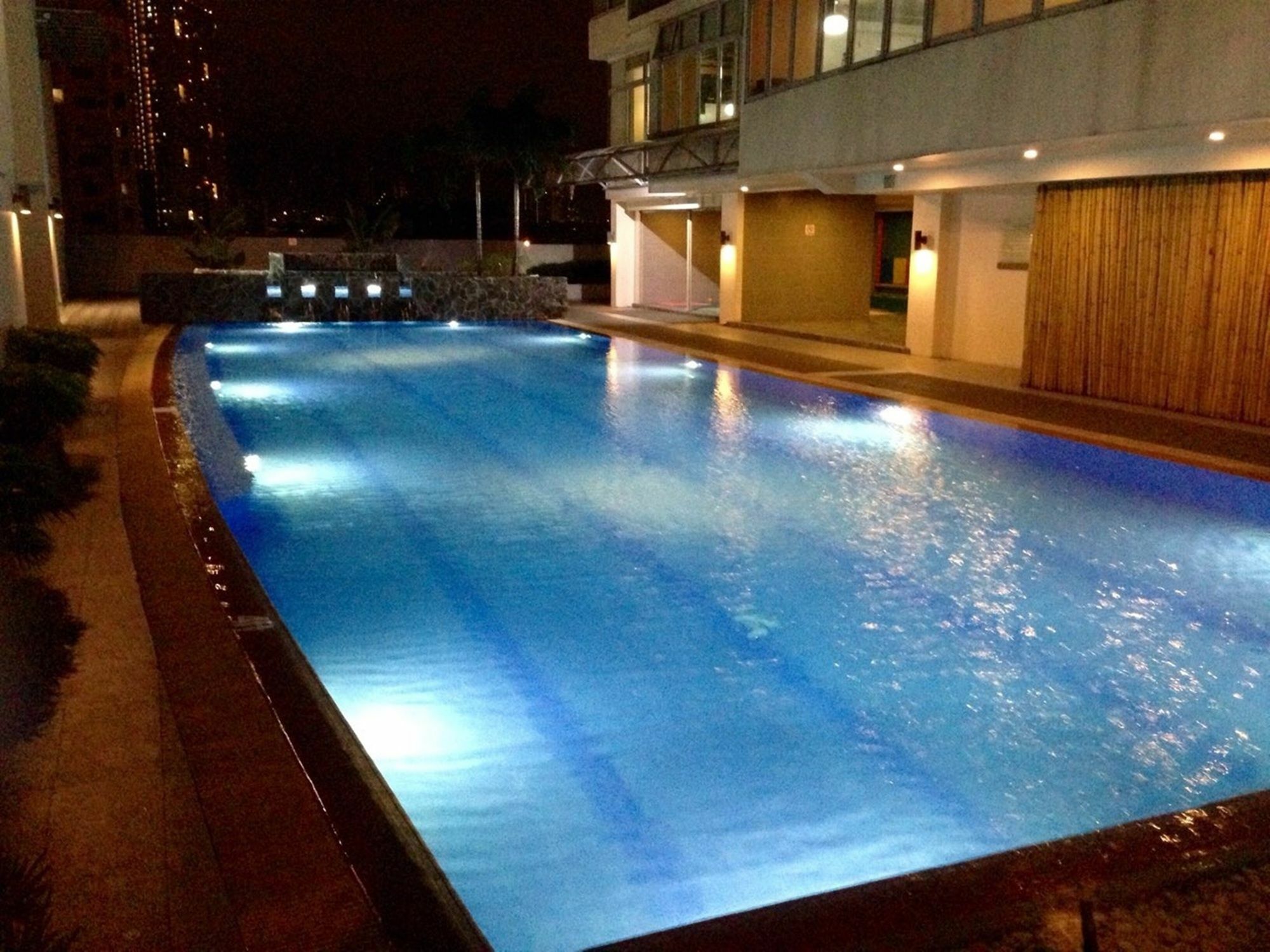 Antel Serenity Suites At Poblacion Makati Makati City Kültér fotó